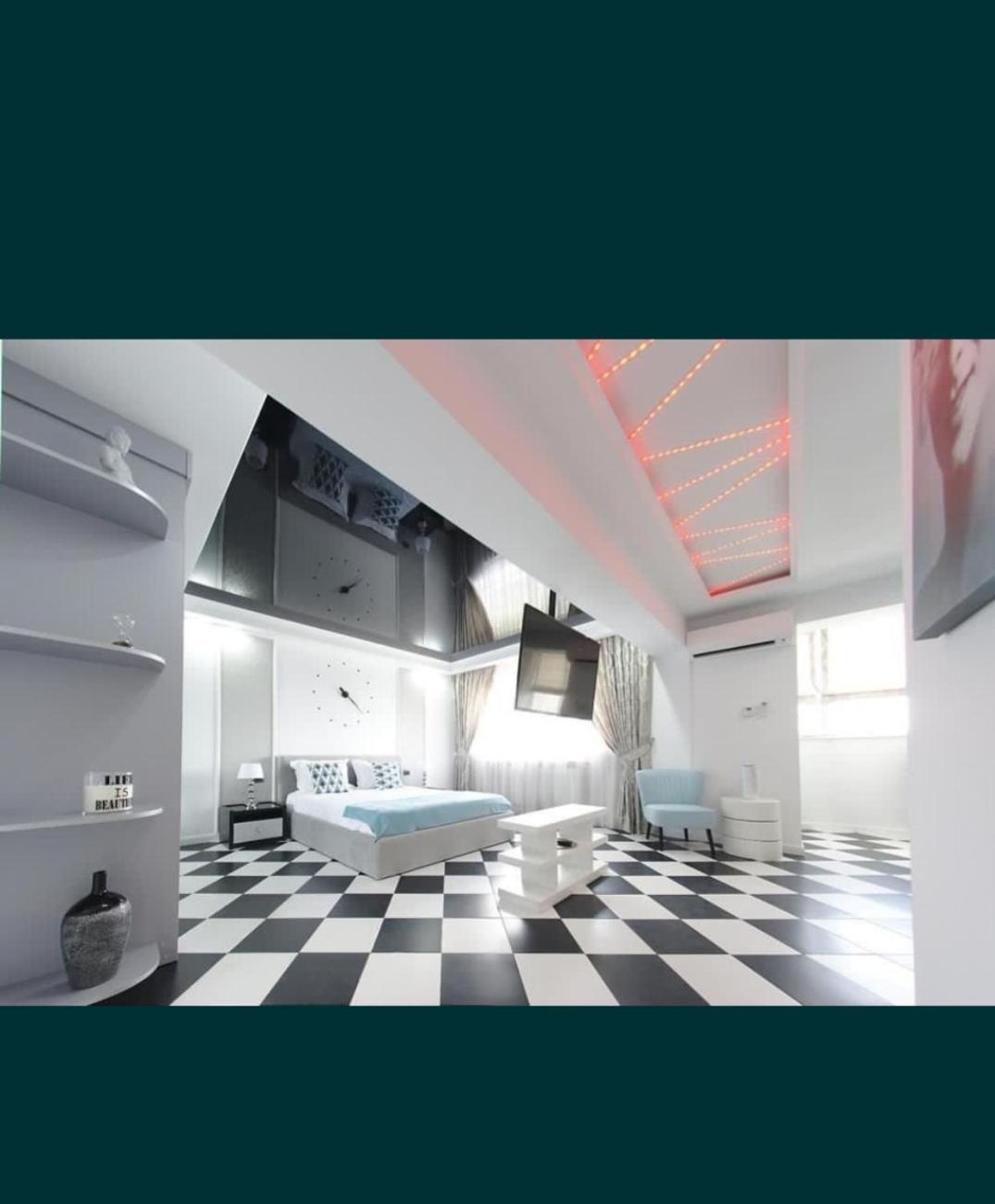 Onyx Apartment
