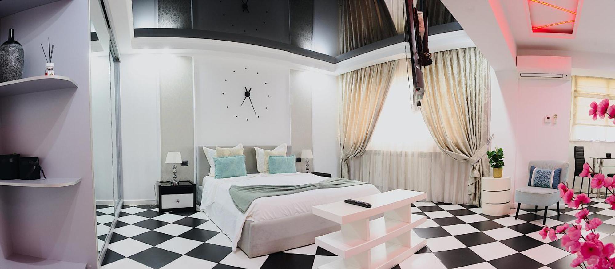 Onyx Apartment *
